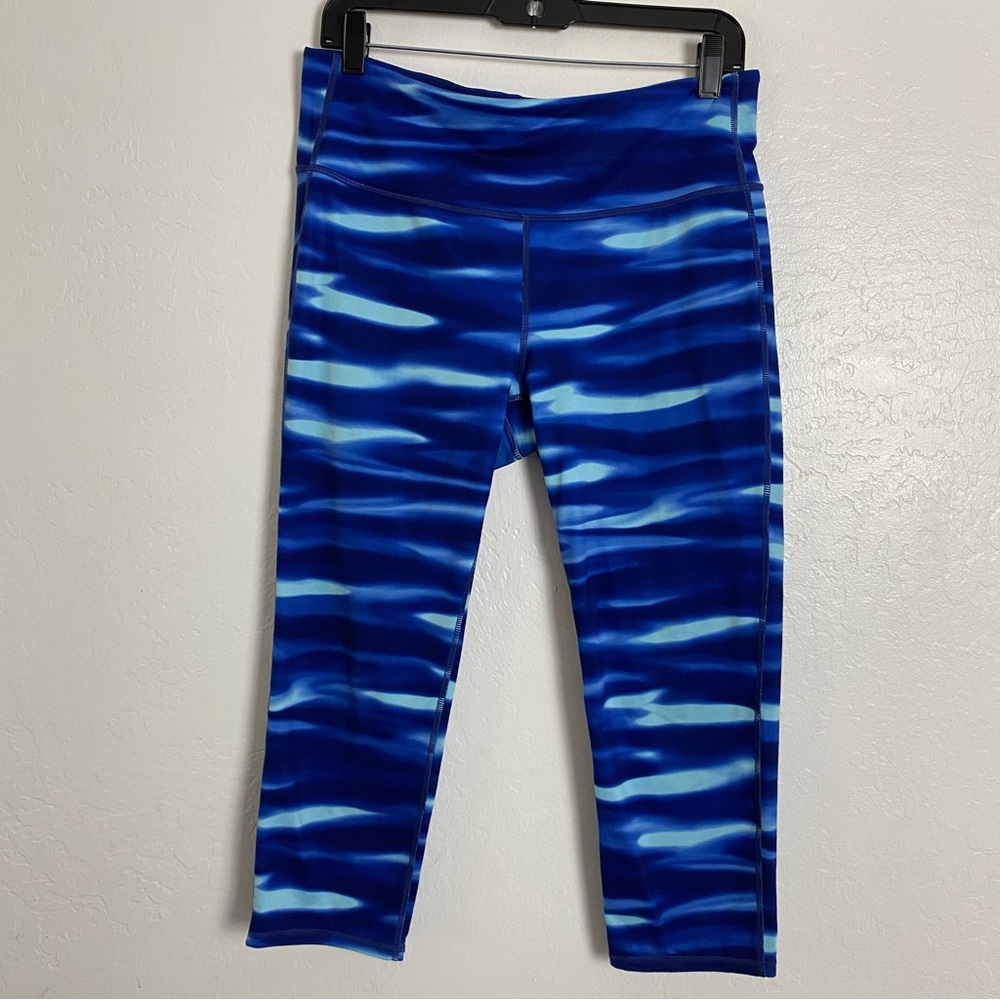 Athleta H2O Chaturanga Blue Wave Print Capri Leggings L